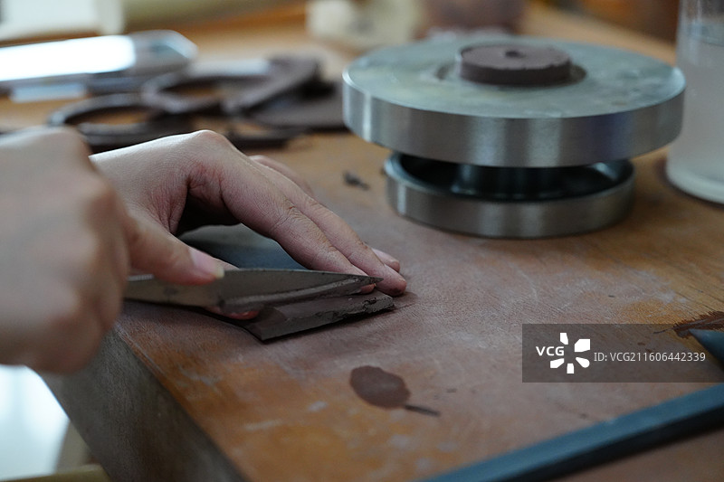 紫砂 陶艺 制作 纯手工 非遗 手工艺 手 特写 镜头图片素材