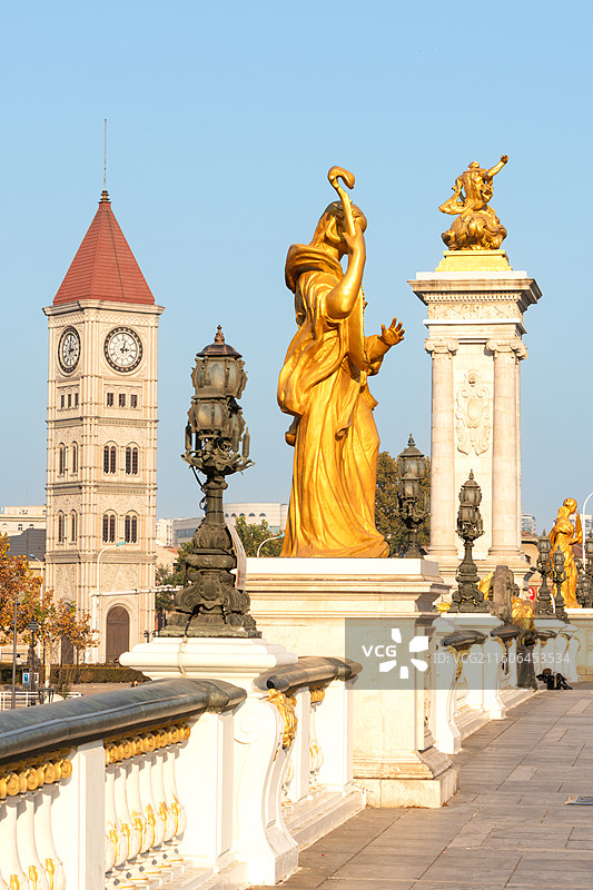 中国天津北安桥意式风情区钟楼公园图片素材