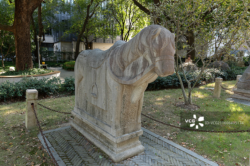 上海徐汇区 光启公园内的石像生（非徐光启墓原物，2003年从浦东南码头街道幸福村卫家宅明乔氏墓迁来）图片素材