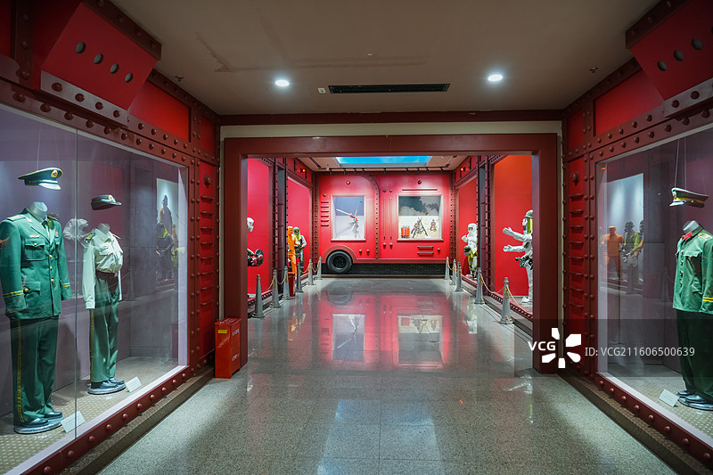 山东省青岛市青岛消防博物馆 消防服装器材展区图片素材