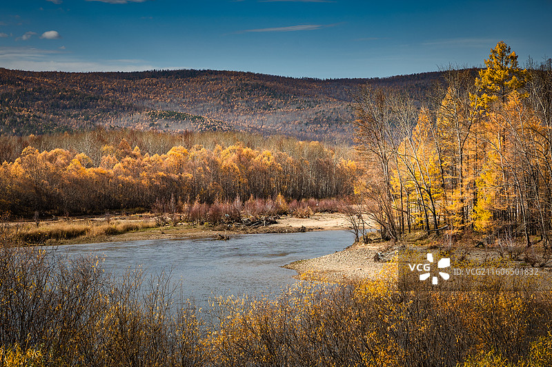 额尔古纳河右岸-姊妹湖秋色图片素材