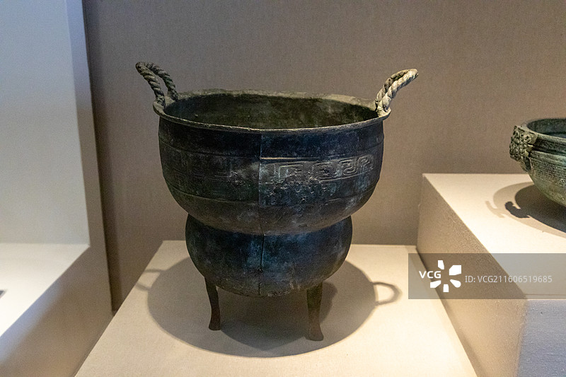 镇江博物馆春秋青铜弦纹甗  1987年江苏丹徒速壁新竹青龙山出土图片素材