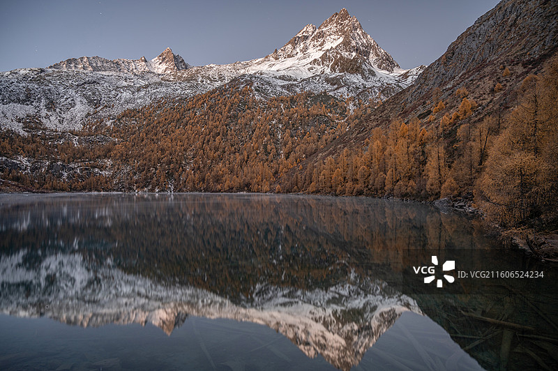 川西党岭日出图片素材
