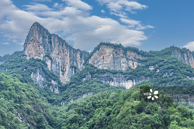 恩施巴东县神农溪青山绿水间的秀丽风光图片素材