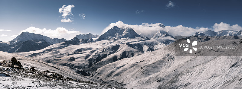 库拉岗日雪山图片素材