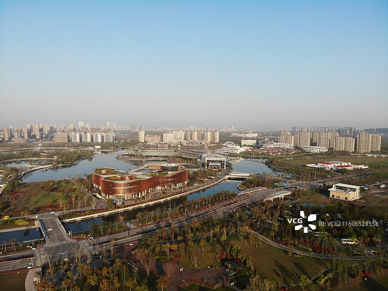 上海奉贤新城城市风光，奉贤博物馆与奉贤新城城市天际线，地标性建筑图片素材