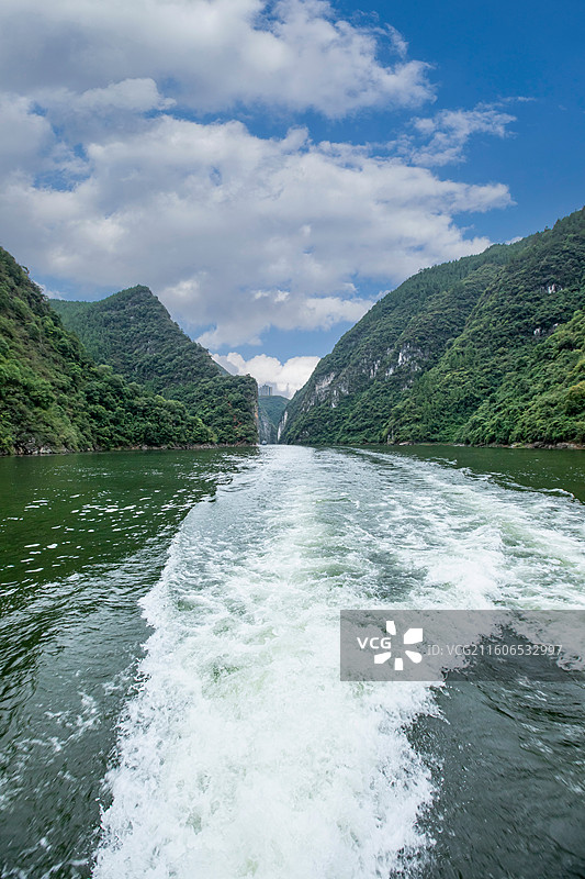 巴东县神农溪青山绿水间的自然景观图片素材