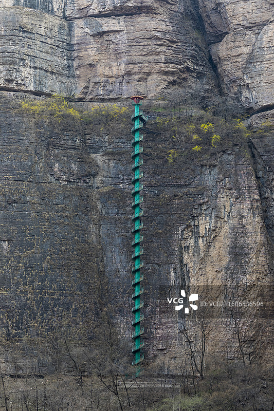 河南安阳林州王相岩景区太行峡谷景区，摩天筒梯，是中国最“惊险”的螺旋楼梯图片素材