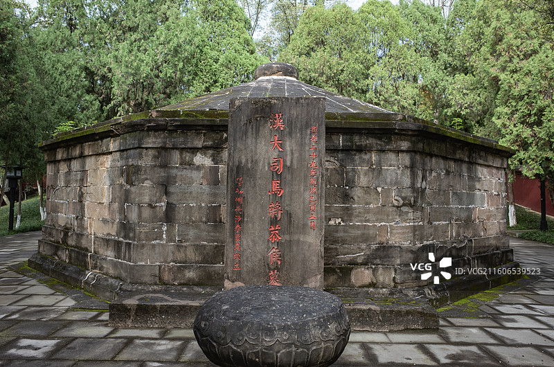 四川绵阳西山公园里的蒋琬墓图片素材