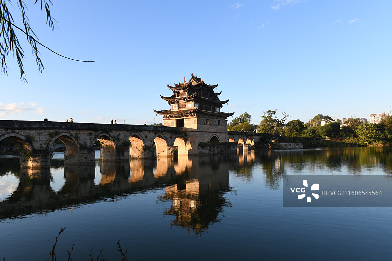 云南建水双龙桥4  云南建水双龙桥‌，又名十七孔桥，位于云南省红河州‌建水县，为一座清代古桥。图片素材