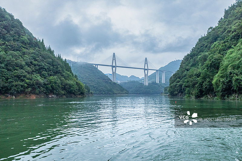 恩施巴东县神农溪青山绿水间的秀丽风光图片素材