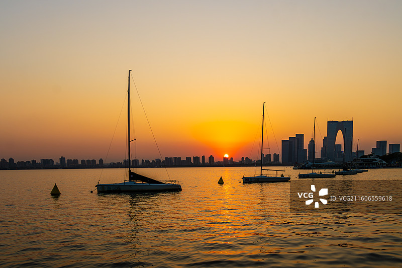 落日金鸡湖图片素材