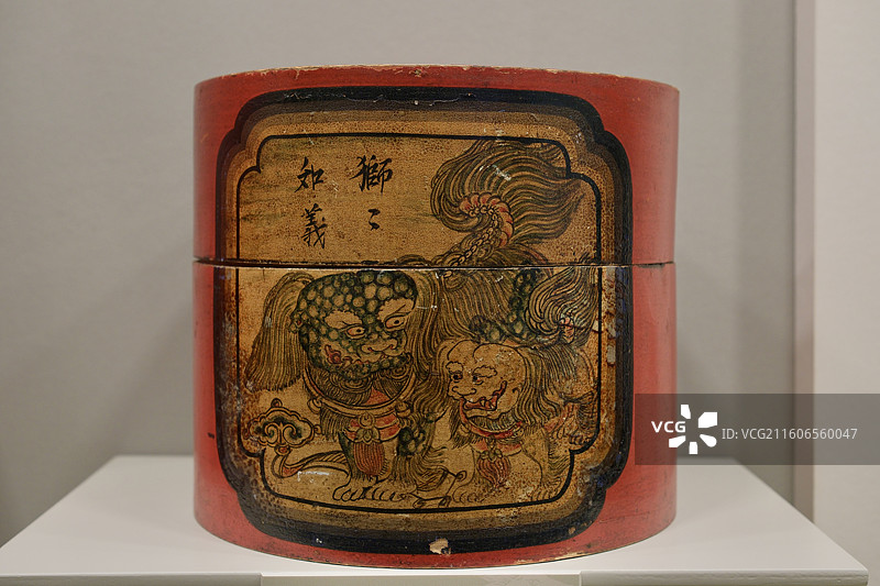 清 彩绘双狮纹木帽盒，鄂尔多斯市博物院藏，上海历史博物馆，鄂尔多斯草原文化展图片素材