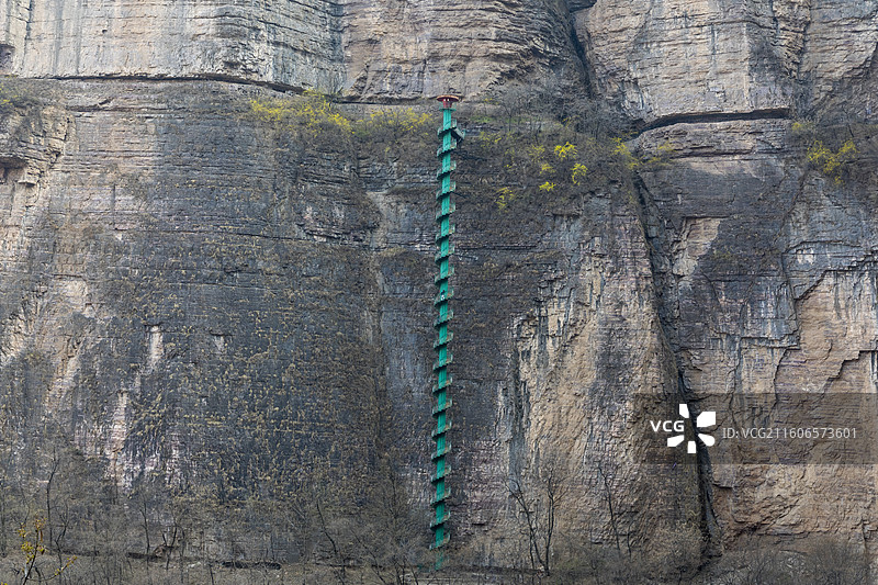 河南安阳林州王相岩景区太行峡谷景区，摩天筒梯，是中国最“惊险”的螺旋楼梯图片素材