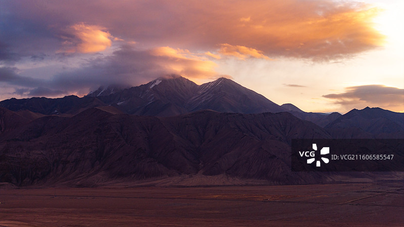新疆塔什库尔干县瓦罕走廊日出时的风光图片素材