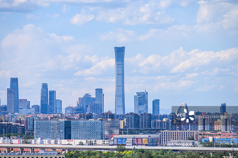 北京夏季城市天际线蓝天白云全景图片素材