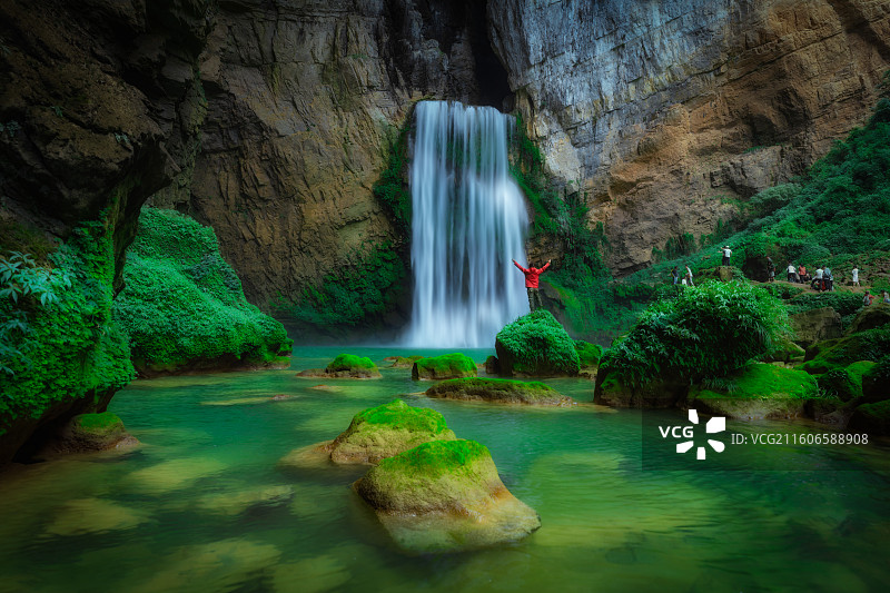 航拍贵州羊皮洞瀑布图片素材