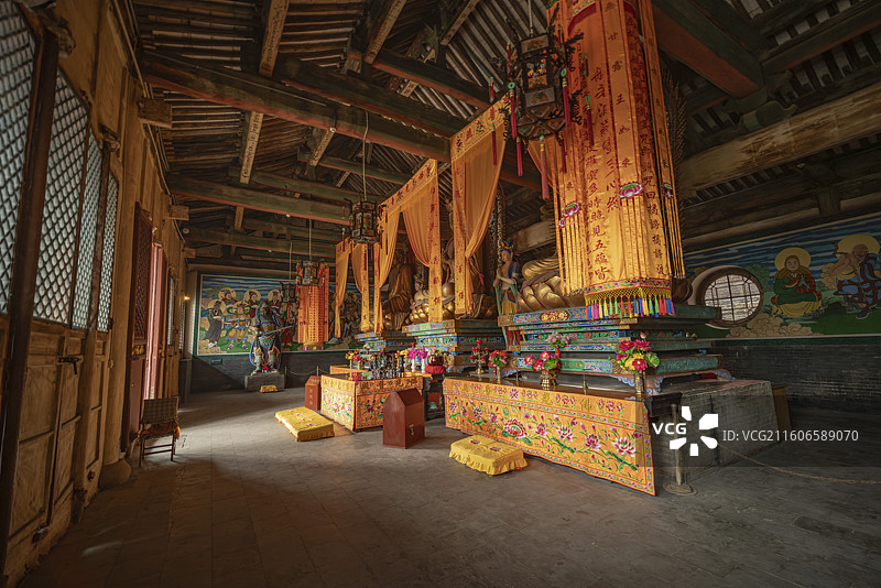 交城卦山天宁寺大雄宝殿内部景象图片素材