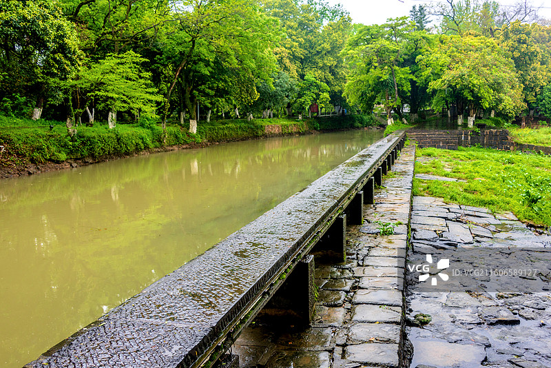 中国广西桂林灵渠水利风景区秦堤图片素材