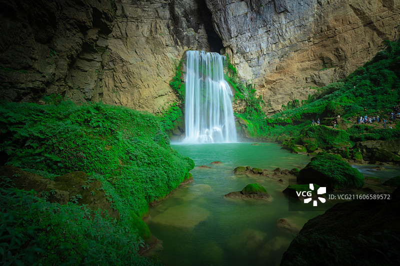 航拍贵州羊皮洞瀑布图片素材