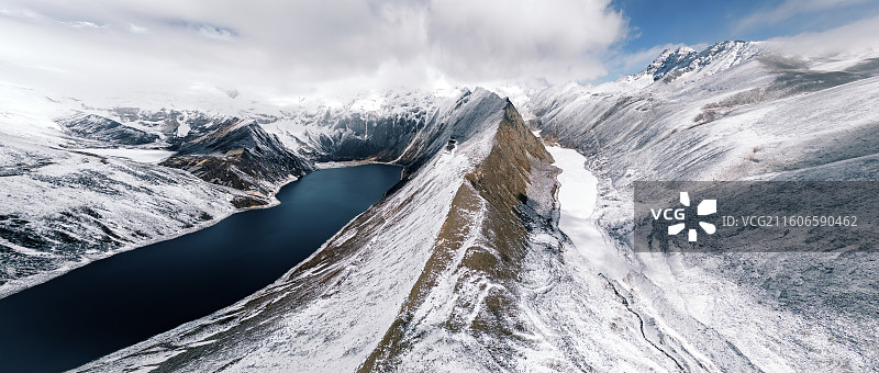 库拉岗日雪山图片素材
