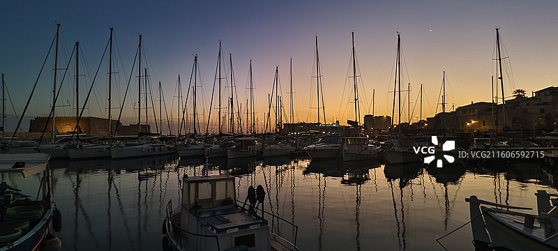 希腊克里特岛～伊拉克利翁-港口日出图片素材