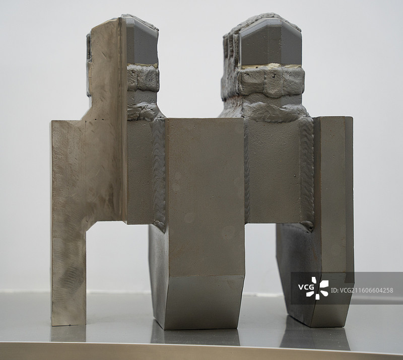 盾构机中心双联撕裂刀图片素材