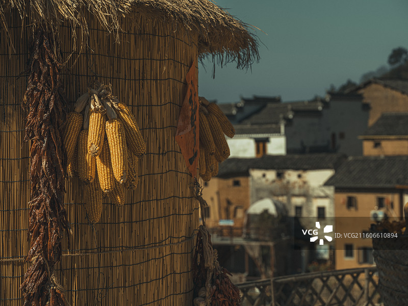 安徽皖南深山中等古建筑村落 阳产土楼图片素材