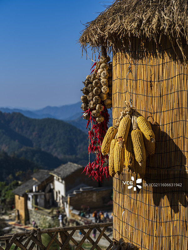 安徽皖南深山中等古建筑村落 阳产土楼图片素材