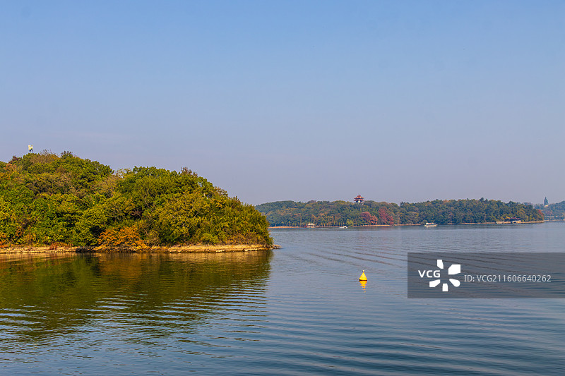 秋，溧阳天目湖山水园风光图片素材