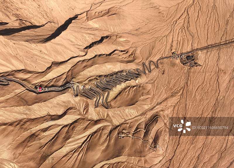 新疆塔什库尔干县的盘龙古道风光图片素材