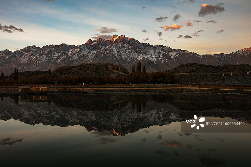 新疆塔什库尔干县石头城日出风光图片素材
