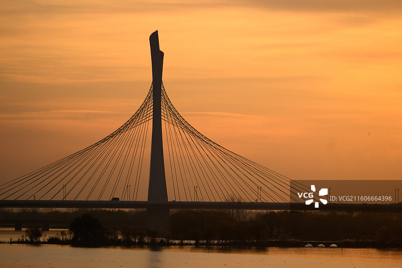 小雪时节滹沱河畔日出图片素材