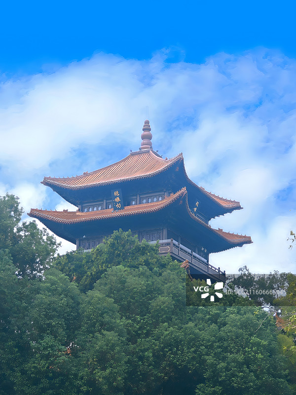 楼阁耸翠云 楼阁耸翠云，古韵绕心间。景德镇陶阳里历史文化景区一影。图片素材