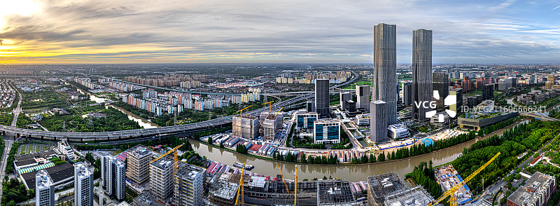 航拍张江科学城日出 中环路 科学之门超塔 川杨河 张江高科技产业园 浦东开发开放图片素材