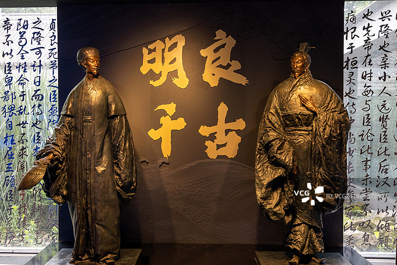 武侯祠里诸葛亮与刘备雕像图片素材