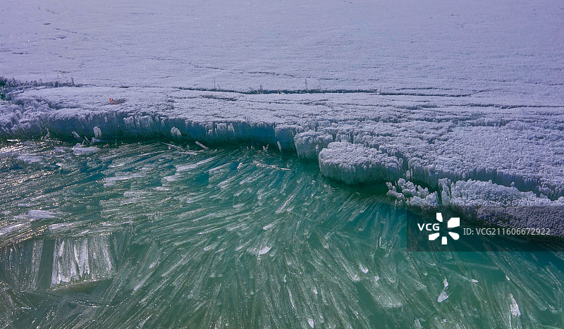 新疆喀什塔什库尔干慕士塔格峰4号冰川冰川湖图片素材