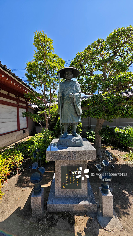 日本大阪四天王寺由圣德太子建于 593 年，是最古老的官家寺院之一，建筑呈南北朝特色，有 “四天王寺图片素材