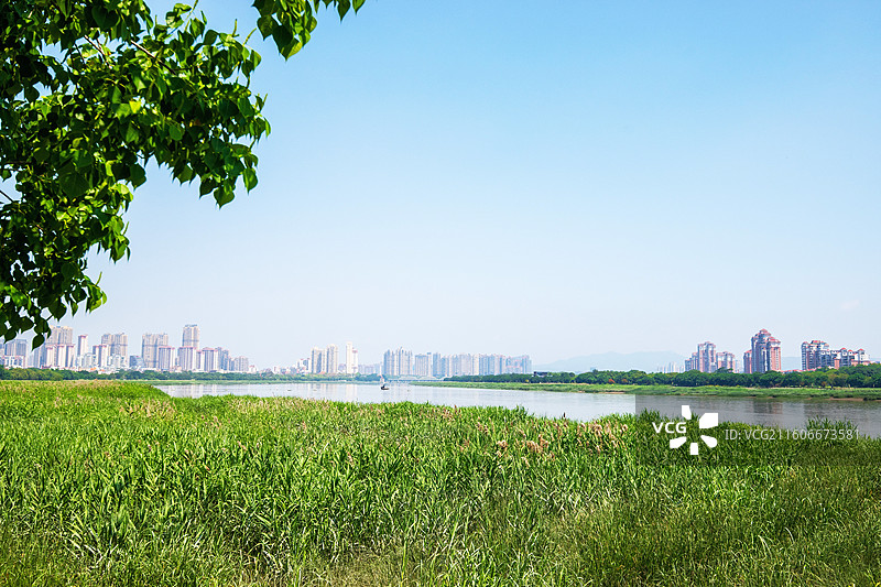 入夏时节的世界文化遗址泉州顺济桥周边风光图片素材