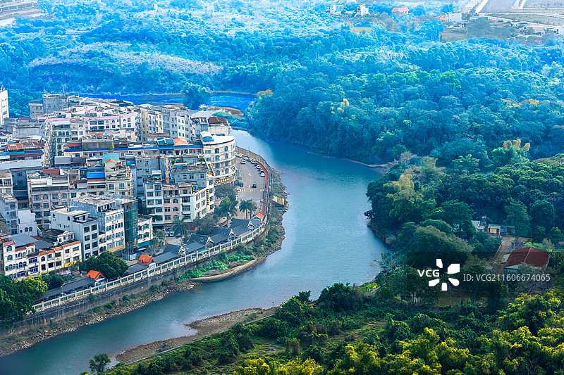 东兴国门打卡：中越边境一河之隔，一眼望两国图片素材