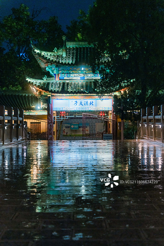 昆明翠湖亭子夜景图片素材
