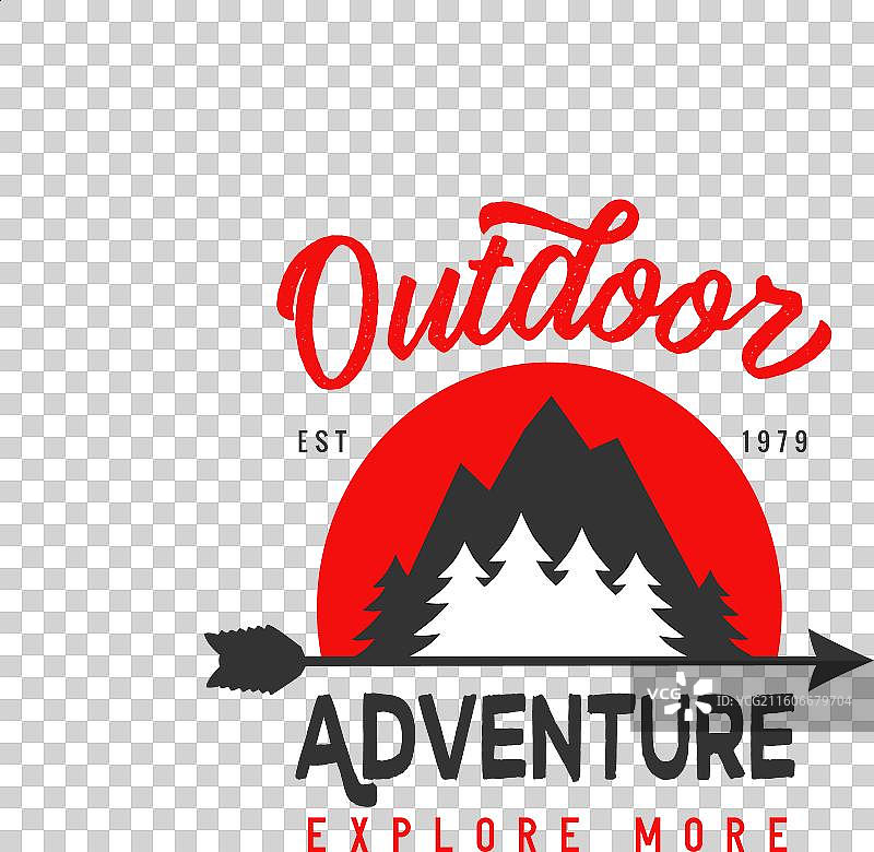 阳光下的松树山峰户外探险图片素材