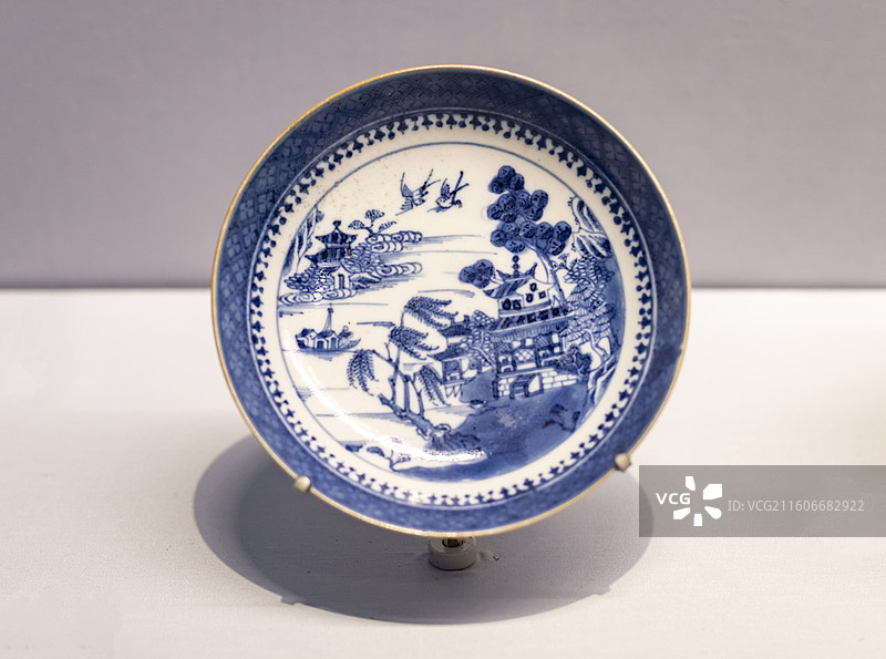 青花山水楼阁柳树图盘 清嘉庆 中国国家博物馆图片素材