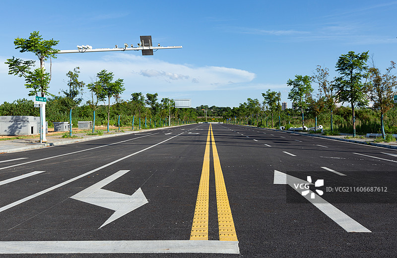 无人的沥青道路图片素材