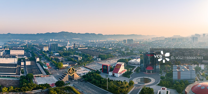 宜宾翠屏区五粮液城市清晨图片素材