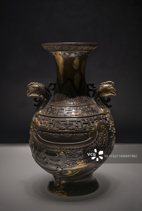 法国仿乾隆洒金双凤壶（19世纪晚期）图片素材