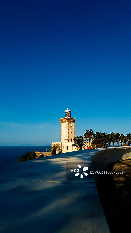 灯塔、海岸风光、海滨大道、蓝天图片素材