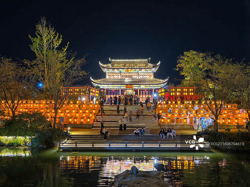 婺女州度假区财神殿夜景图片素材