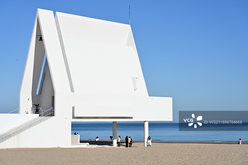 秦皇岛昌黎县阿那亚黄金海岸上孤独的教堂图片素材