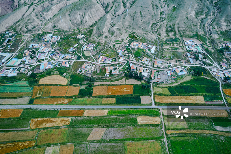 祁连县黄藏寺村田园风光图片素材